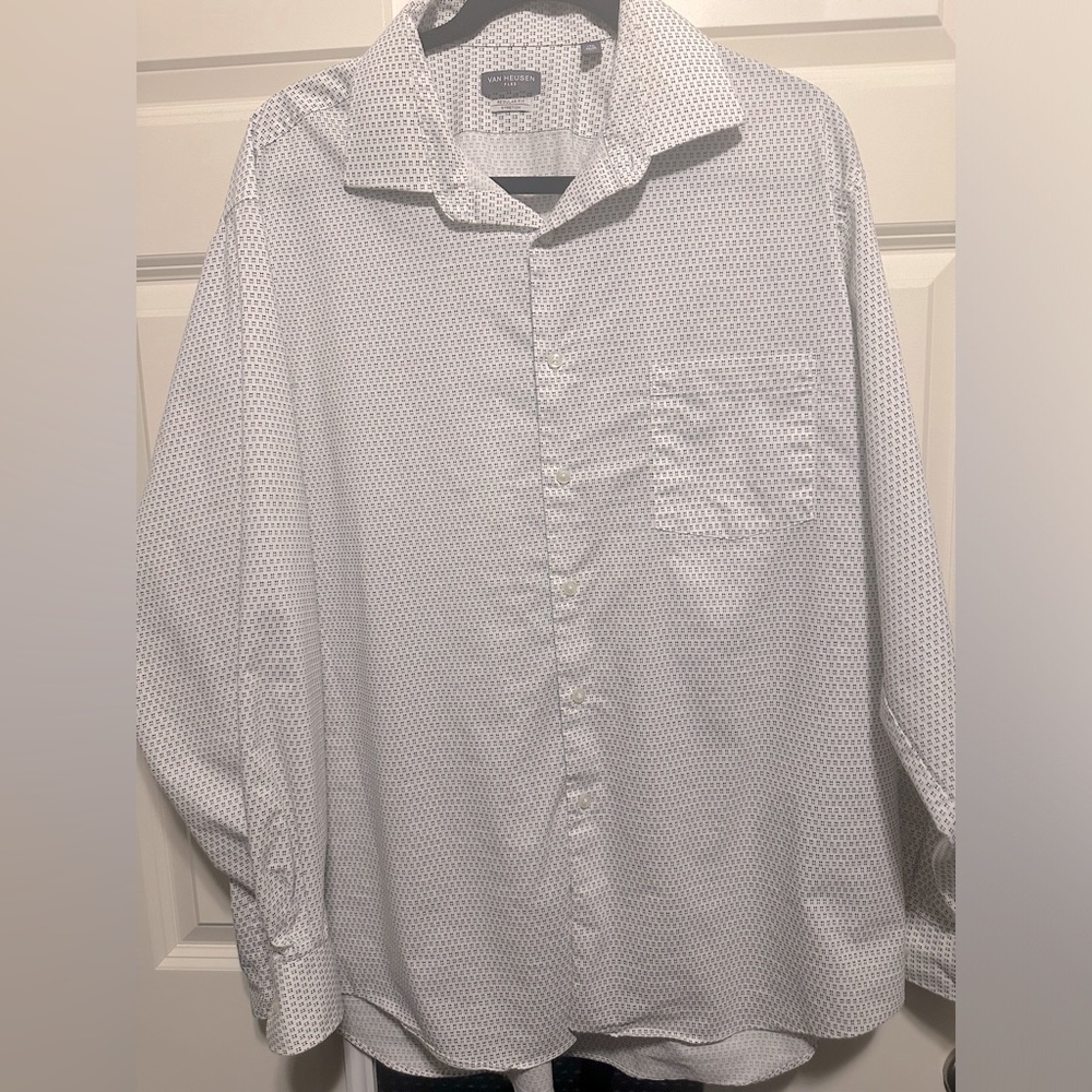 Van Heusen Flex dress shirt 
Regular Fit, Stretch